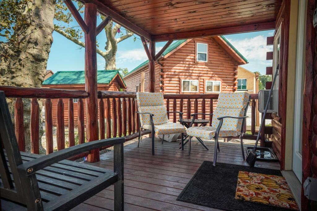 Charming Lakeview Cabin Near Geneva-On-The-Lake! 阿什塔比拉 外观 照片