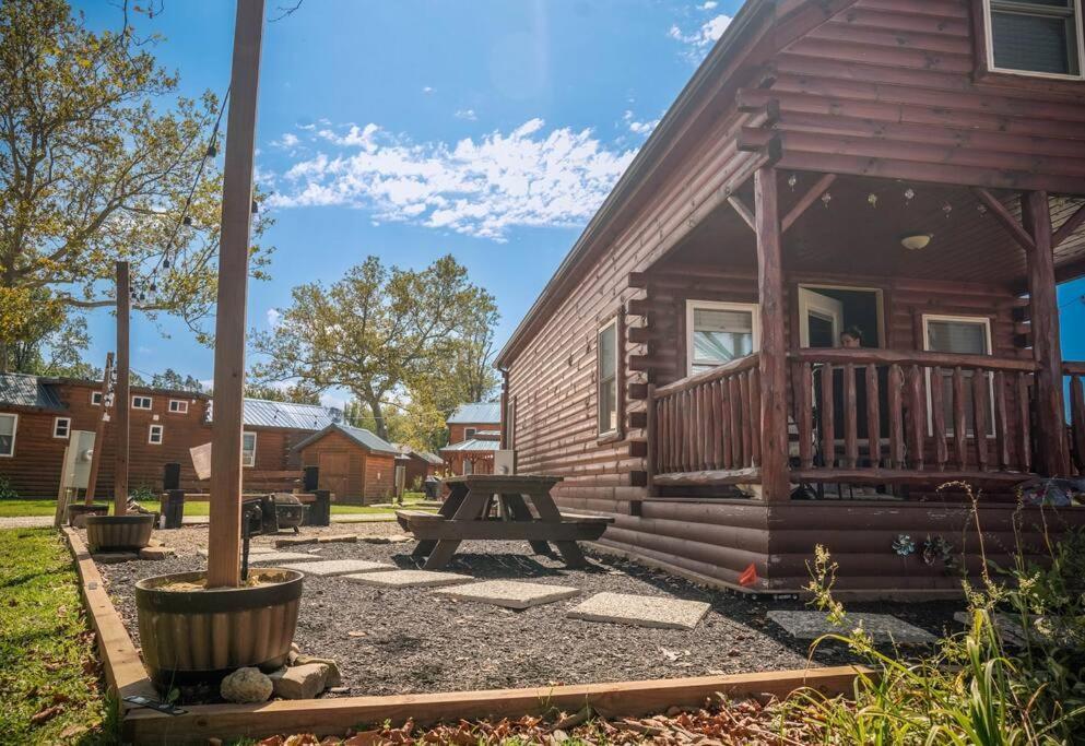 Charming Lakeview Cabin Near Geneva-On-The-Lake! 阿什塔比拉 外观 照片