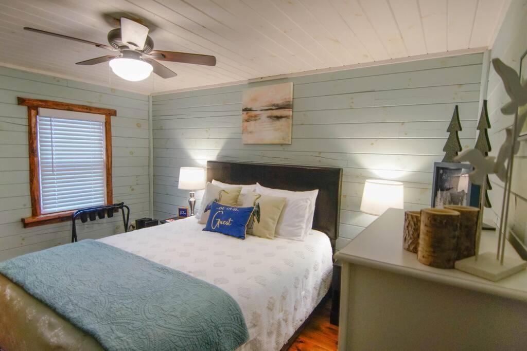 Charming Lakeview Cabin Near Geneva-On-The-Lake! 阿什塔比拉 外观 照片