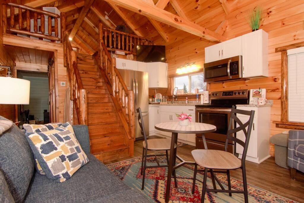 Charming Lakeview Cabin Near Geneva-On-The-Lake! 阿什塔比拉 外观 照片