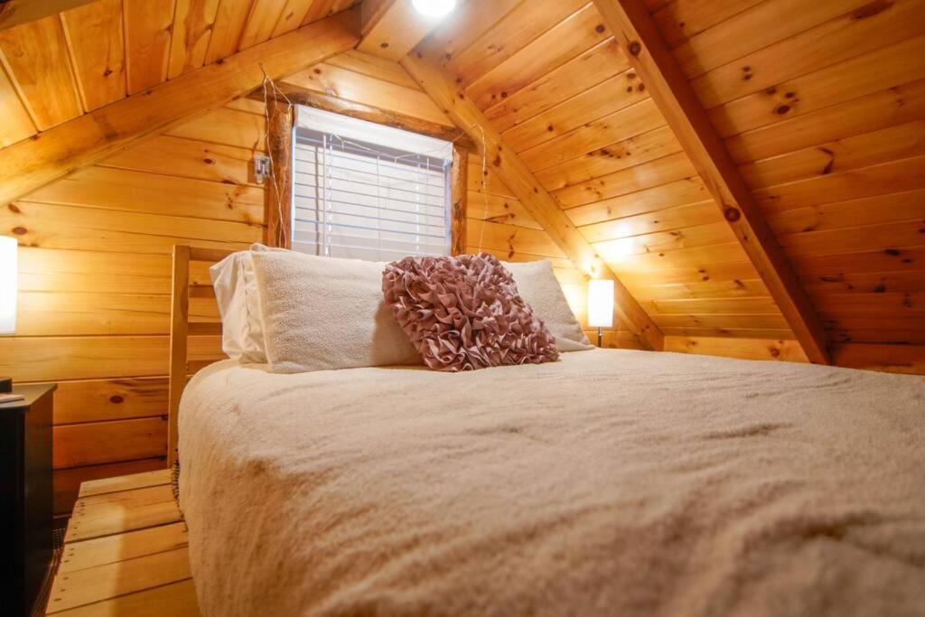Charming Lakeview Cabin Near Geneva-On-The-Lake! 阿什塔比拉 外观 照片